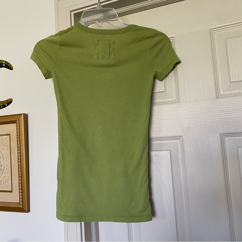 Abercrombie & Fitch size junior’s xs tee - Picture 3 of 6